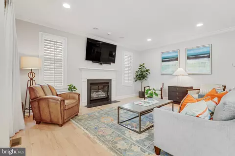 Living - 206 Giddings Ave, Annapolis, MD 21401 photo 3 of 9