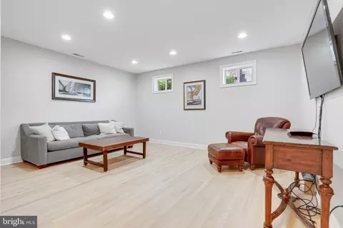 Living - 206 Giddings Ave, Annapolis, MD 21401 photo 7 of 9