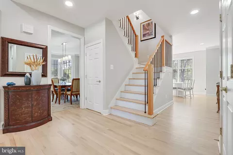 Entry Way - 206 Giddings Ave, Annapolis, MD 21401 photo 4 of 10