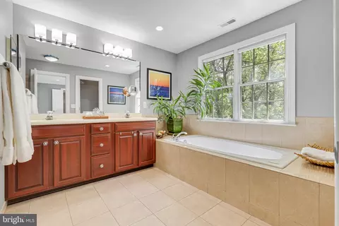 Bath - 206 Giddings Ave, Annapolis, MD 21401 photo 3 of 9