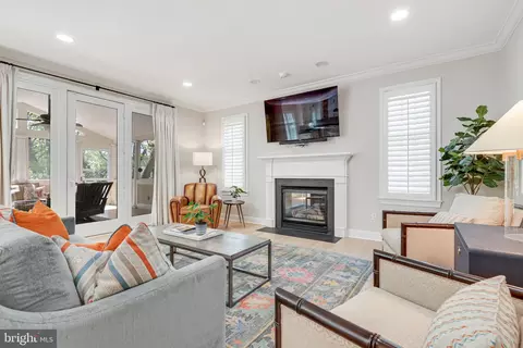Living - 206 Giddings Ave, Annapolis, MD 21401 photo 2 of 9