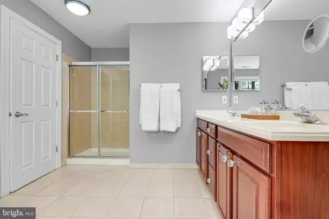 Bath - 206 Giddings Ave, Annapolis, MD 21401 photo 5 of 9