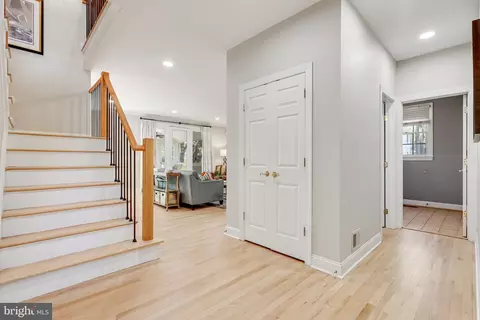 Entry Way - 206 Giddings Ave, Annapolis, MD 21401 photo 2 of 10