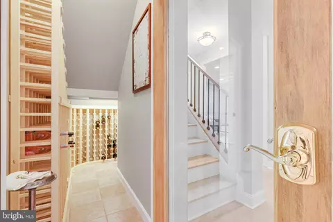 Entry Way - 206 Giddings Ave, Annapolis, MD 21401 photo 9 of 10
