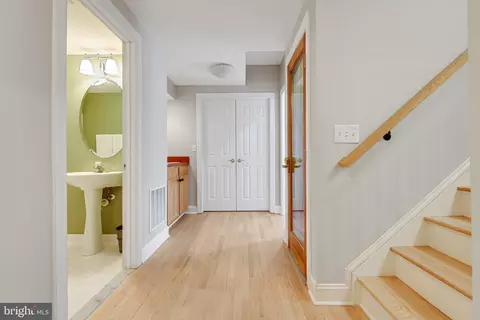 Entry Way - 206 Giddings Ave, Annapolis, MD 21401 photo 8 of 10