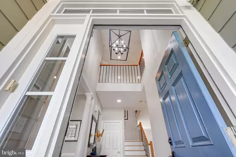 Entry Way - 206 Giddings Ave, Annapolis, MD 21401 photo 1 of 10