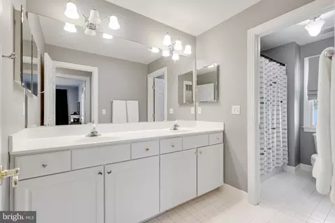 Bath - 206 Giddings Ave, Annapolis, MD 21401 photo 8 of 9