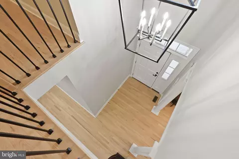 Entry Way - 206 Giddings Ave, Annapolis, MD 21401 photo 5 of 10