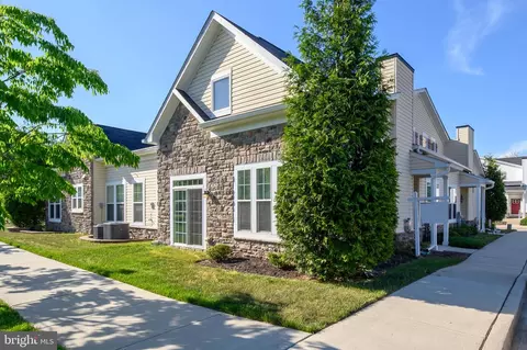 7922 Bertie Ct, Pasadena, MD 21122