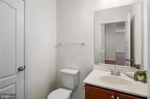 Entry Way - 7922 Bertie Ct, Pasadena, MD 21122 photo 3 of 7