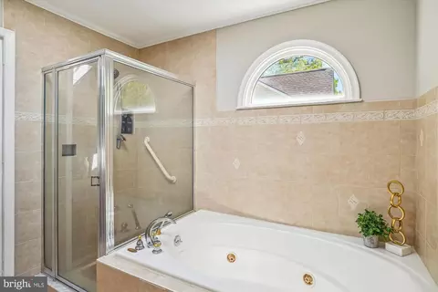 Bath - 1101 Hyman Ct, Crofton, MD 21114 photo 3 of 6