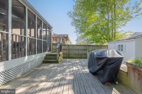 Exterior - 7916 Leeds Dr, Pasadena, MD 21122 photo 4 of 10
