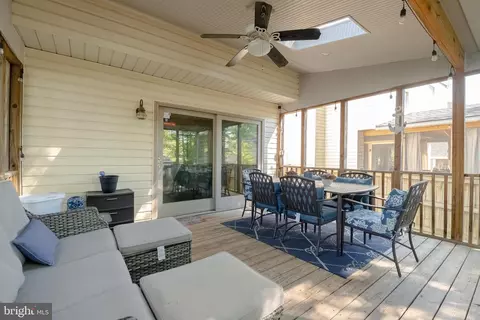 Exterior - 7916 Leeds Dr, Pasadena, MD 21122 photo 8 of 10
