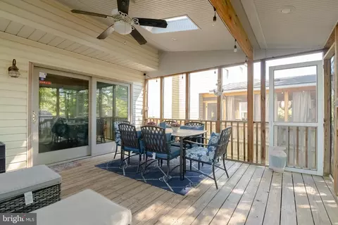 Exterior - 7916 Leeds Dr, Pasadena, MD 21122 photo 9 of 10