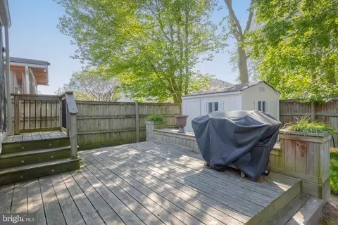 Exterior - 7916 Leeds Dr, Pasadena, MD 21122 photo 5 of 10
