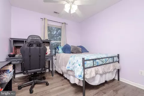 Bedroom - 7916 Leeds Dr, Pasadena, MD 21122 photo 1 of 6