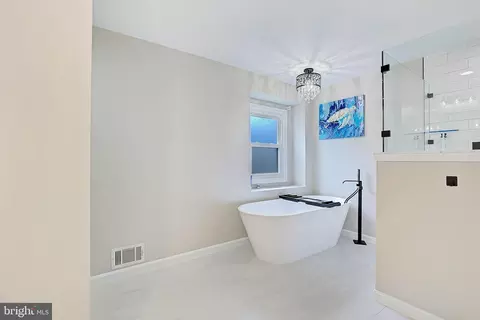 Bath - 444 Poplar Leaf Dr, Edgewater, MD 21037 photo 2 of 6