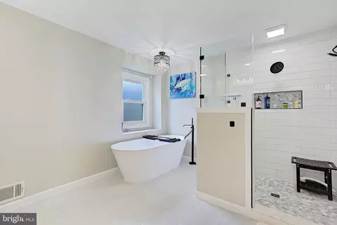 Bath - 444 Poplar Leaf Dr, Edgewater, MD 21037 photo 3 of 6