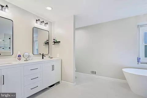 Bath - 444 Poplar Leaf Dr, Edgewater, MD 21037 photo 6 of 6