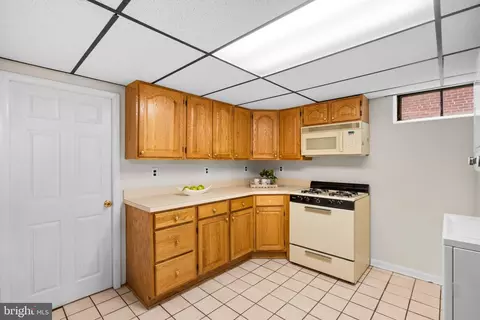 Kitchen - 178 Chelsea Rd, Pasadena, MD 21122 photo 2 of 2