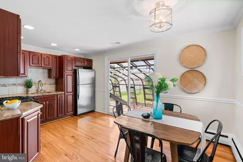 Dining - 178 Chelsea Rd, Pasadena, MD 21122 photo 3 of 3