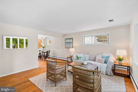 Living - 178 Chelsea Rd, Pasadena, MD 21122 photo 2 of 4