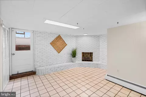 Living - 178 Chelsea Rd, Pasadena, MD 21122 photo 4 of 4