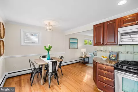Dining - 178 Chelsea Rd, Pasadena, MD 21122 photo 2 of 3