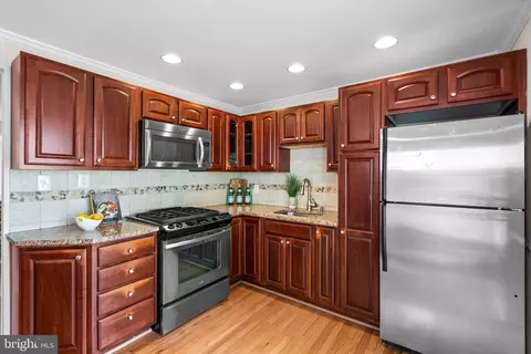 Kitchen - 178 Chelsea Rd, Pasadena, MD 21122 photo 1 of 2