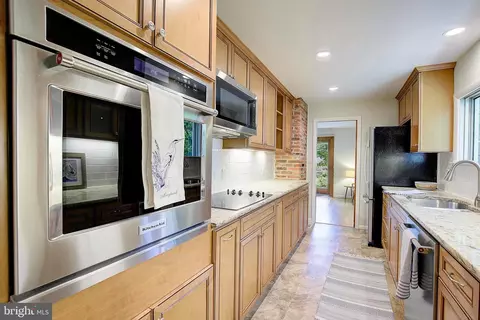Kitchen - 1026 Pinecrest Dr, Annapolis, MD 21403 photo 1 of 2