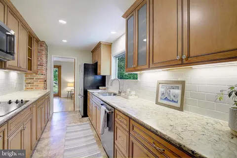 Kitchen - 1026 Pinecrest Dr, Annapolis, MD 21403 photo 2 of 2