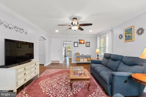 Entry Way - 100 Railroad Ave, Pasadena, MD 21122 photo 1 of 3