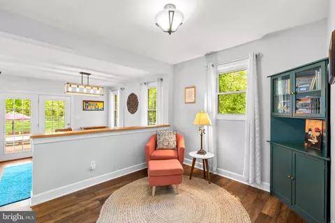 Entry Way - 100 Railroad Ave, Pasadena, MD 21122 photo 2 of 3
