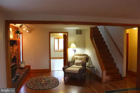 Entry Way - 703 Shipley, Linthicum, MD 21090 photo 1 of 2