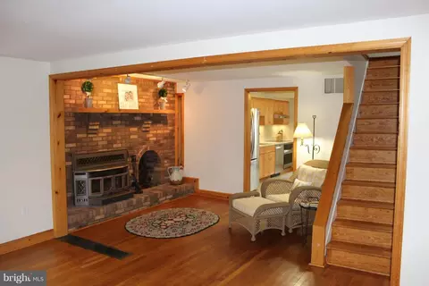 Living - 703 Shipley, Linthicum, MD 21090 photo 3 of 3