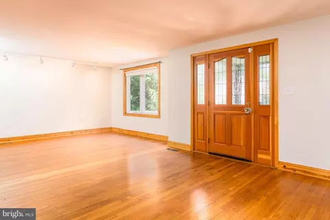 Living - 703 Shipley, Linthicum, MD 21090 photo 2 of 3