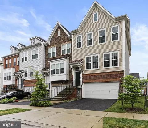 Exterior - 8322 Meadowood Dr, Hanover, MD 21076 photo 3 of 4