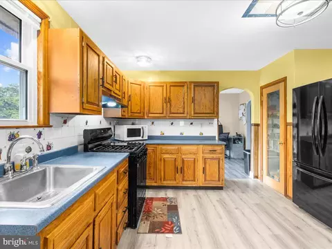 Kitchen - 308 Doris Ave, Brooklyn, MD 21225 photo 2 of 3