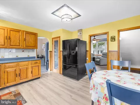 Kitchen - 308 Doris Ave, Brooklyn, MD 21225 photo 3 of 3