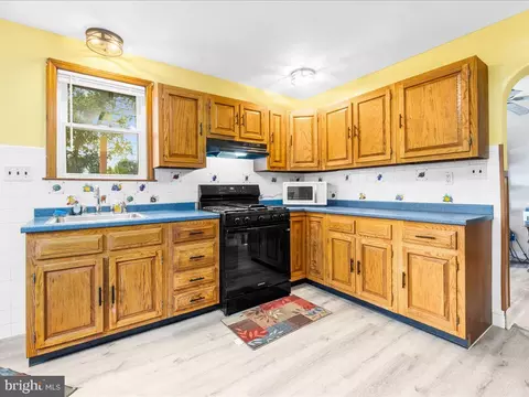 Kitchen - 308 Doris Ave, Brooklyn, MD 21225 photo 1 of 3