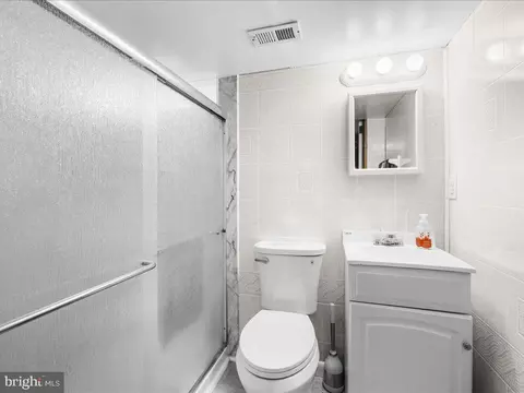 Bath - 308 Doris Ave, Brooklyn, MD 21225 photo 3 of 3