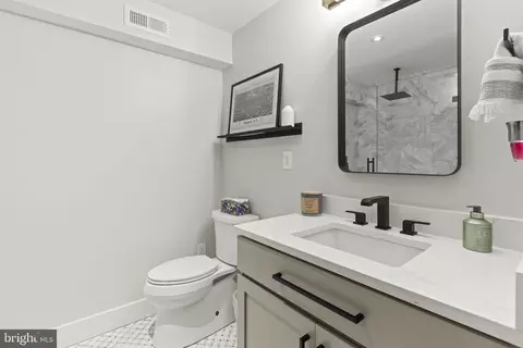Bath - 751 Sharretts Ln, Arnold, MD 21012 photo 6 of 6
