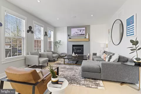 Living - 751 Sharretts Ln, Arnold, MD 21012 photo 1 of 1