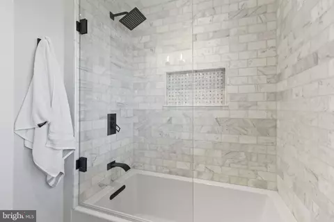 Bath - 751 Sharretts Ln, Arnold, MD 21012 photo 5 of 6