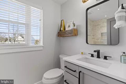 Bath - 751 Sharretts Ln, Arnold, MD 21012 photo 4 of 6