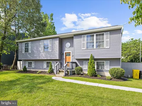 7774 Edgewood Ave, Pasadena, MD 21122 photo 2