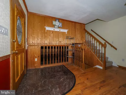 Entry Way - 427 Magothy Bridge Rd, Pasadena, MD 21122 photo 1 of 3