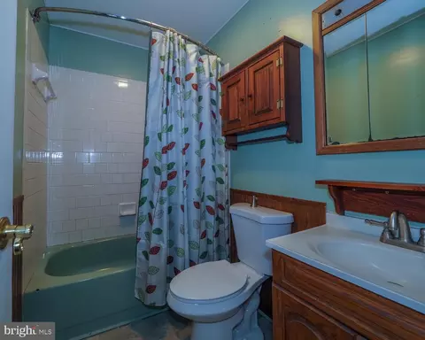 Bath - 427 Magothy Bridge Rd, Pasadena, MD 21122 photo 1 of 2