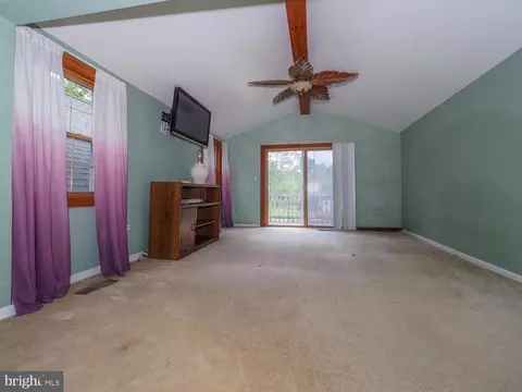 Living - 427 Magothy Bridge Rd, Pasadena, MD 21122 photo 7 of 10