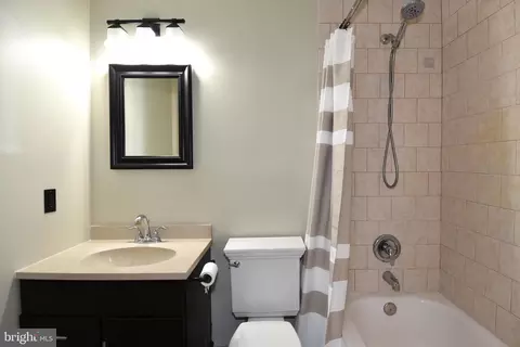 Bath - 1805 Glenarm Rd, Edgewater, MD 21037 photo 1 of 8